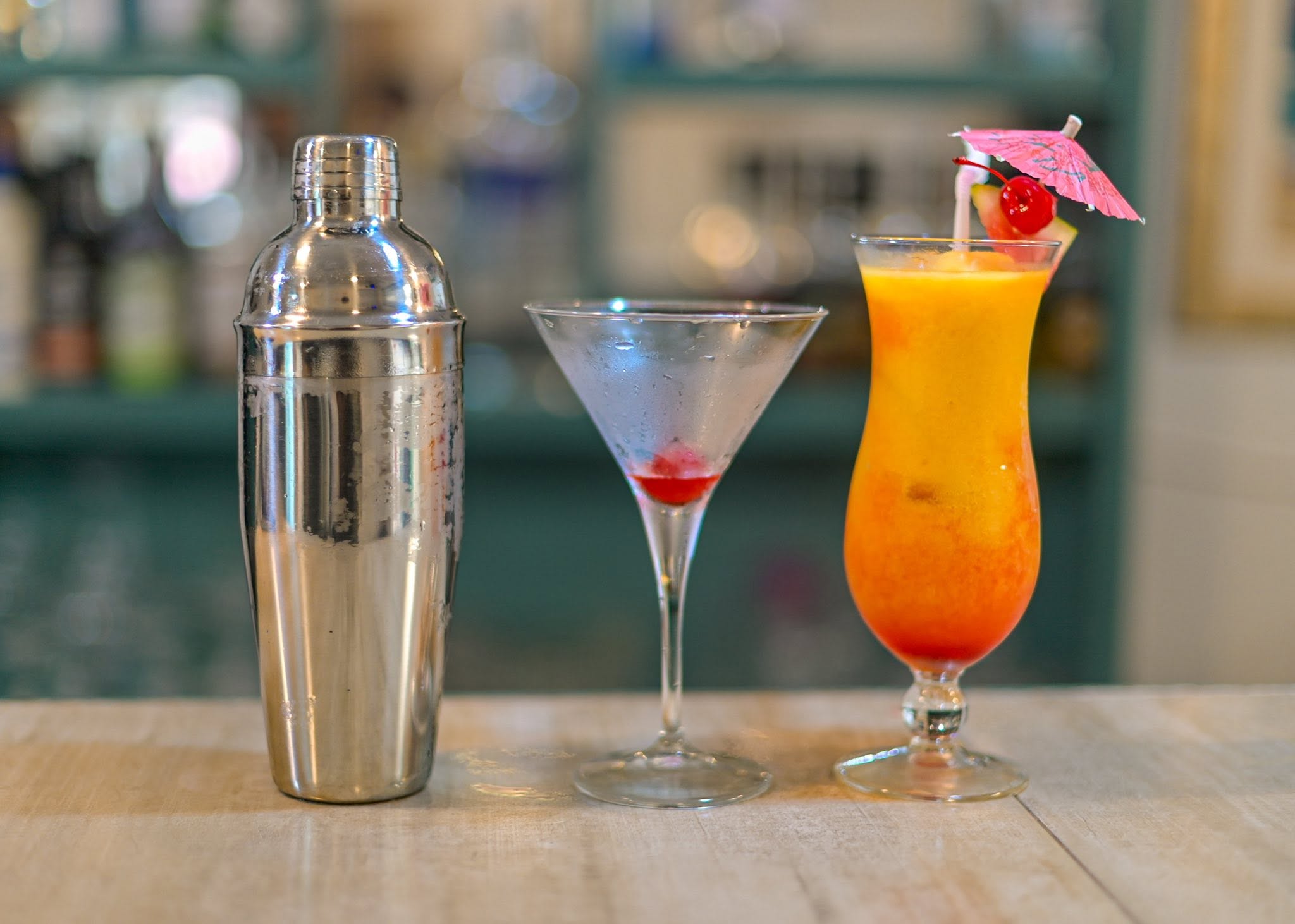 Cocktails at the Garmaii bar