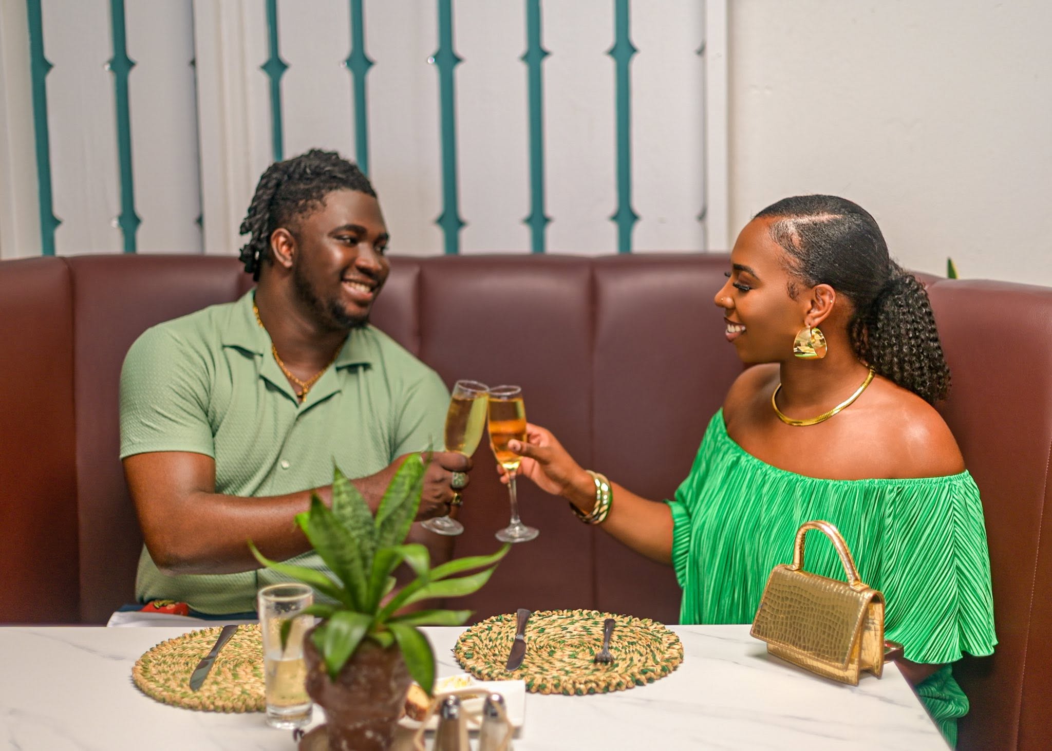 A couple enjoying champagne at Garmaii